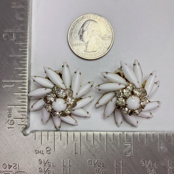 VTG Signed Judy Lee Milk Glass Rhinestone 1950s Clip On Earrings Evening Jewelry - Picture 10 of 13